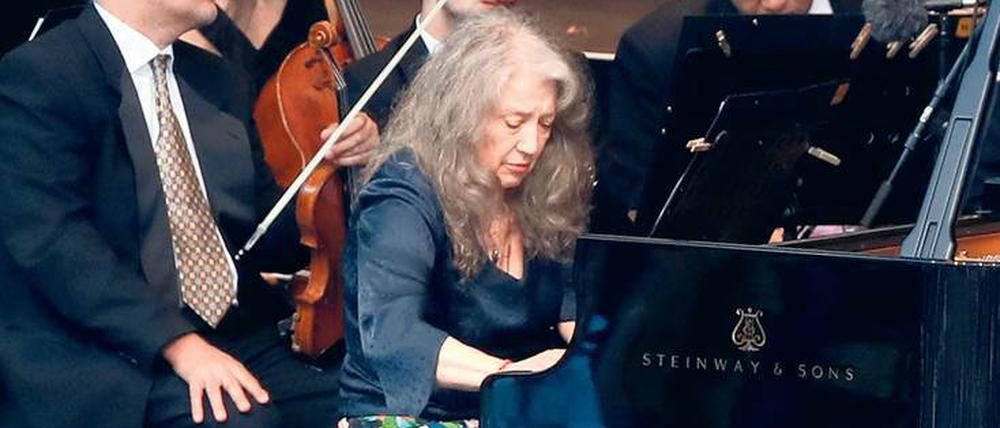 Filigranes Spiel. Martha Argerich spielt Liszts Erstes Klavierkonzert in der Waldbühne.