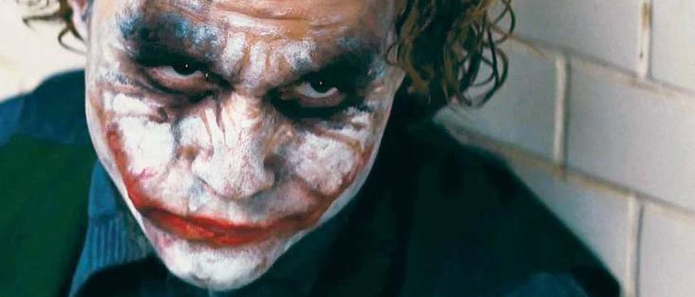 Agent der Anarchie. Heath Ledger als Joker in „The Dark Knight“. Sein Lächeln entstammt einer Narbe. 