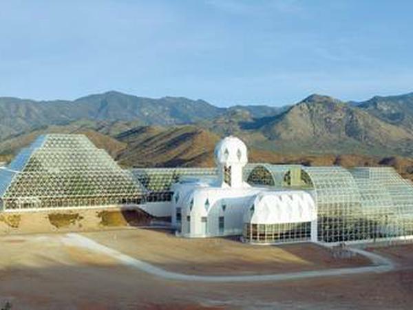 Das reale Vorbild des Boyle-Romans, die „Biosphäre 2“ in Arizona. 