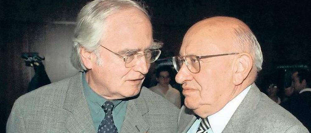 Der Autor und sein Kritiker. Walser mit Marcel Reich-Ranicki 1996 beim Literaturforum der jüdischen Gemeinde Frankfurt.