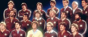 Rumpelsänger. Michael Schanze nimmt 1982 mit der deutschen Fußballnationalmannschaft den Song „Olé Espana“ auf. 