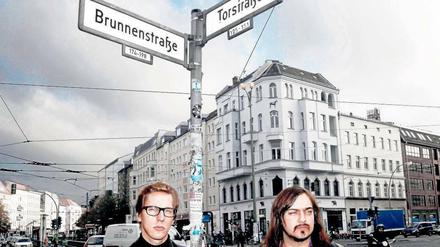 Eckensteher. Die Leader der Band, Sänger Florian Pühs (links) und Gitarrist Philipp Lippitz, posieren hier recht ungeniert an einer anderen Weggabelung in Mitte. Die urban-sensible Stimmung ihrer Musik fängt das Bild dennoch ein. 