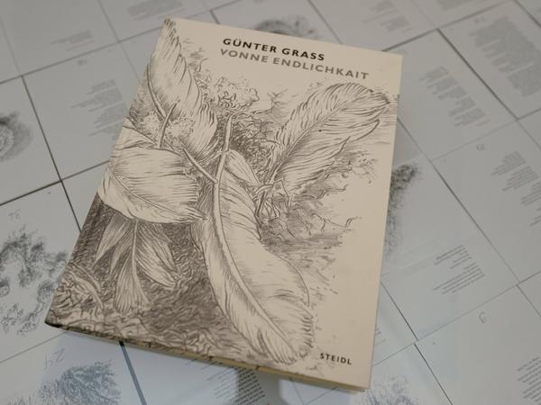Das letzte Buch "Vonne Endlichkait" von Günter Grass liegt am 25.08.2015 im Günter-Grass-Archiv in Göttingen (Niedersachsen) auf einem Tisch. Erstverkaufstag des Werkes ist der 28.08.2015. 