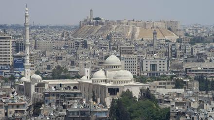 Bevor der Krieg die Stadt verwüstete: Stadtbild von Aleppo mit der Zitadelle im Hintergrund.