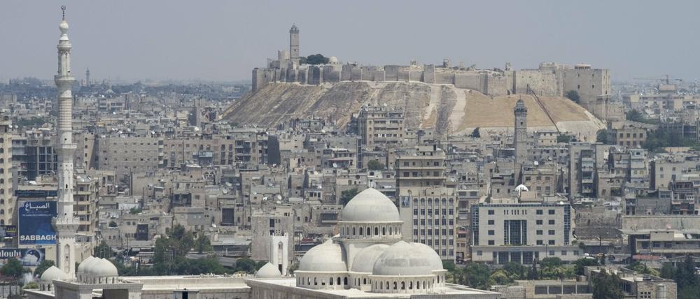 Bevor der Krieg die Stadt verwüstete: Stadtbild von Aleppo mit der Zitadelle im Hintergrund.