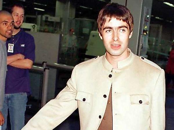 Rock'n'Roll Star. Liam Gallagher (hier 1997) wurde zum Posterboy des Britpop, denn ihn kleideten schnell die Insignien britischer Mode.