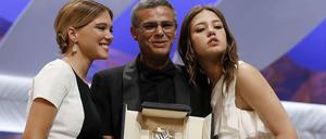 Dreifaches Glück. Léa Seydoux, Abdellatif Kechiche und Adèle Exarchopoulos freuen sich über die Goldene Palme für "La vie d'Adèle".