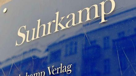 Der Suhrkamp Verlag ist angekratzt: Minderheitsgesellschafter Hans Barlach und Suhrkamp-Verlegerin Ulla Unseld-Berkéwciz stehen sich vor Gericht gegenüber.