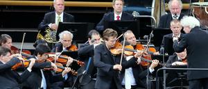 Die Philharmoniker unter ihrem langjährigen Chefdirigenten Simon Rattle (hier beim Konzert in der Waldbühne) betreiben Imagepflege für Deutschland.