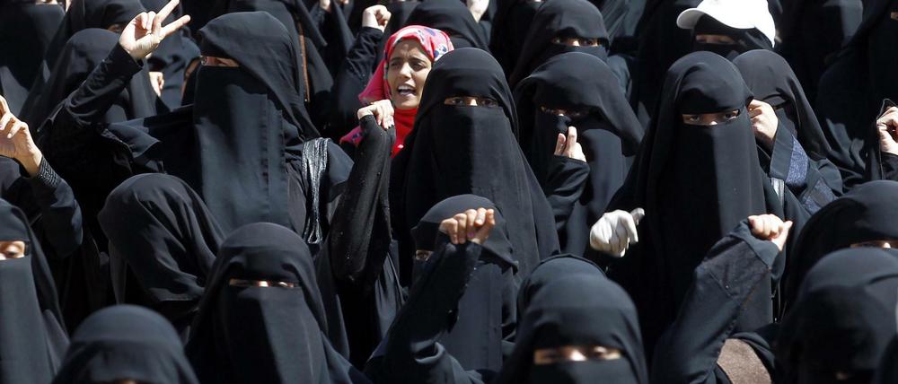 Frauen in Jemen protestieren.
