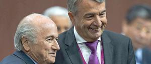 Keine Freunde, aber es könnte schlimmer sein. Sepp Blatter mit DFB-Chef Wolfgang Niersbach.