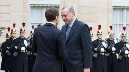 Mittelsmann der EU: Frankreichs Präsident Emmanuel Macron spricht mit seinem türkischen Kollegen Recep Tayyip Erdogan.