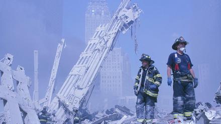 Die Feuerwehrmänner von New York werden zu ikonographischen Helden. 