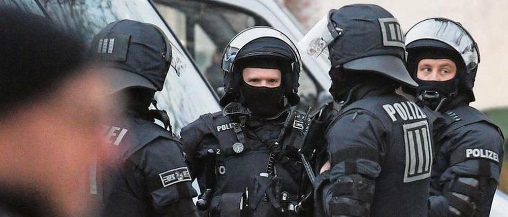 Polizisten nach der Durchsuchung einer Moschee im Februar in Hessen. 