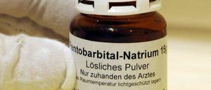 Ein Fläschchen Natrium-Pentobarbital. Das Medikament ist ein Betäubungsmittel, die Abgabe ist strikt reglementiert.