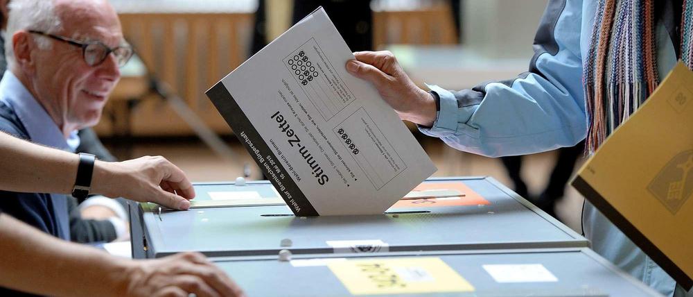 Wählerin in Bremen-Horn bei der Stimmabgabe zur Bürgerschaft am 10. Mai dieses Jahres.