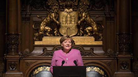 Kanzlerin Angela Merkel (CDU) sprach auf dem 68. Übersee-Tag im Rathaus in Hamburg.