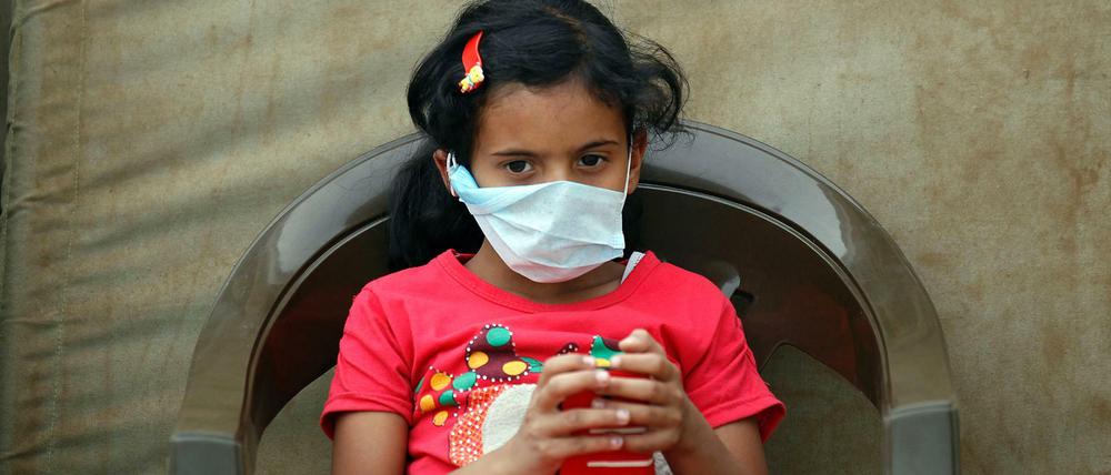 Verdacht. Dieses junge Mädchen könnte an Cholera erkrankt sein. Mehr als 100.000 Jemeniten haben sich bereits mit den gefährlichen Bakterien infiziert.