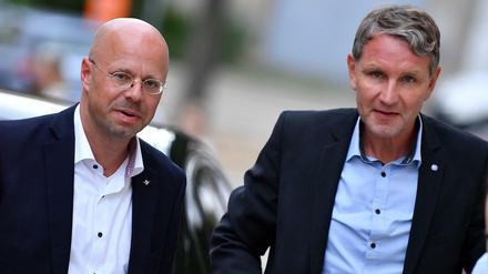 Duo infernale. Deutschlands Rechtspopulisten finden Anschluss an die radikalen Kreise. Stellvertretend: Die AfD-Politiker Björn Höcke und Andreas Kalbitz.