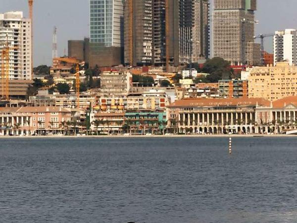 Der Bauboom in der angolischen Hauptstadt Luanda ist ungebrochen. Auf Ausländer ist Luanda eine der teuersten Städte der Welt. 