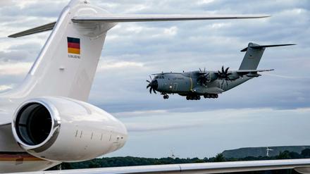 In die Bundeswehr-Maschinen der deutschen Luftbrücke zwischen Kabul und Deutschland haben es mehrere Straftäter geschafft.