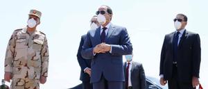 Blufft Ägyptens Präsident Sisi (Mitte)? Oder meint er es mit seiner Drohung ernst?