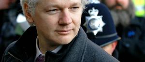 Seit Wochen lebt Assange in der Botschaft Ecudors in London. Jetzt will ihm die ecuadorianische Regierung Asyl gewähren. 
