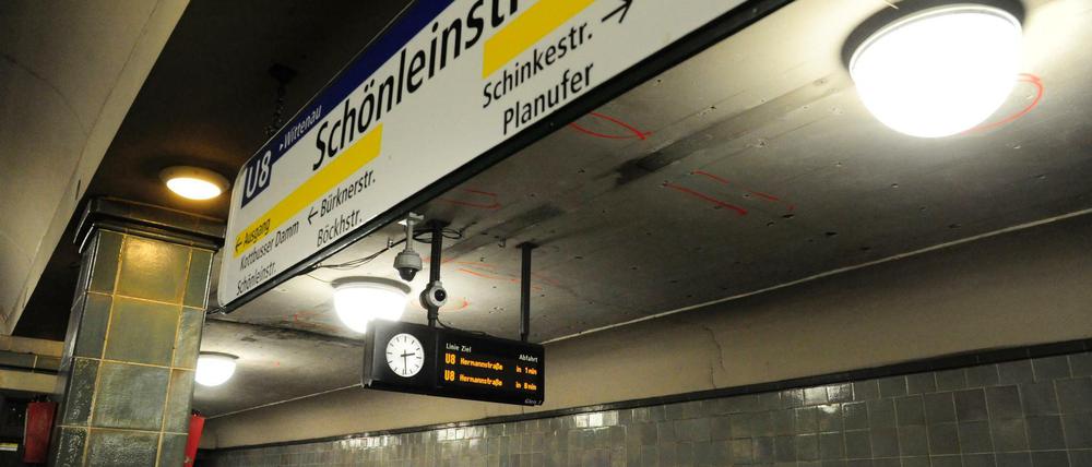 Die Täter im U-Bahnhof Schönleinstraße wurden von einer Videokamera aufgezeichnet. 