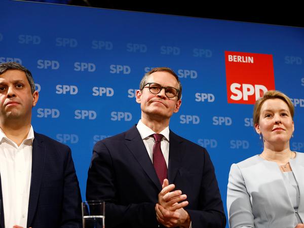 SPD-Landeschef mit Nachfolgern: Michael Müller (Mitte) mit Raed Saleh und Franziska Giffey.