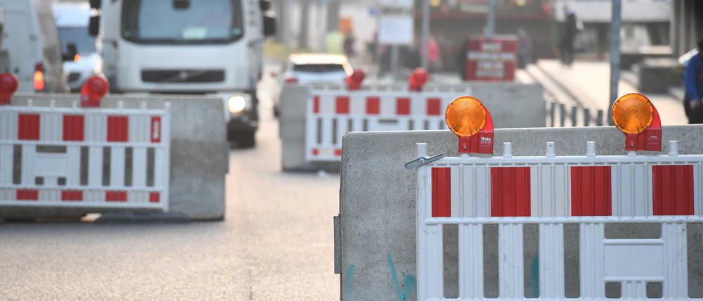 Betonblockaden in Stuttgart. Nach den Lastwagen-Anschlägen von Nizza und Berlin wird es an Karneval in Köln Fahrzeugsperren geben. 