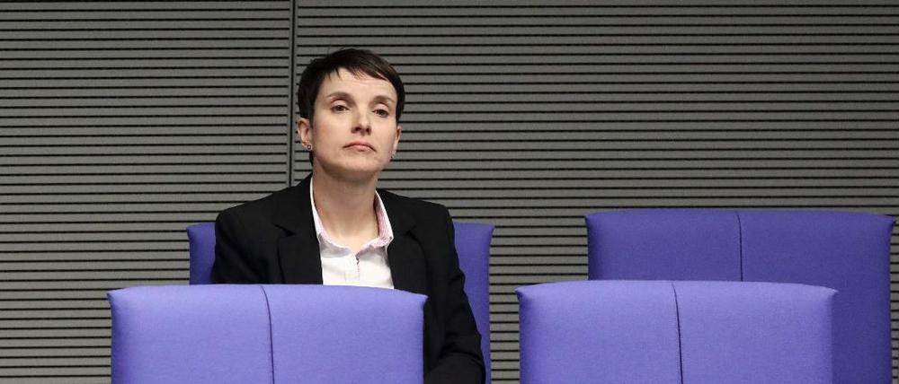 Auf der Hinterbank. Im Bundestag spielt Frauke Petry keine große Rolle mehr.