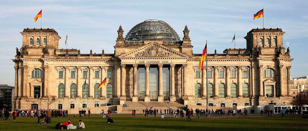 Lobbyisten helfern u.a. Botschaftern, sich im unübersichtlichen politischen Berlin zurechtzufinden.