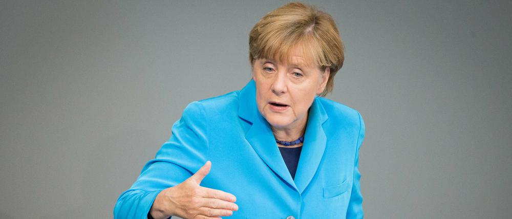 Bundeskanzlerin Angela Merkel (CDU) spricht im Bundestag in Berlin. 