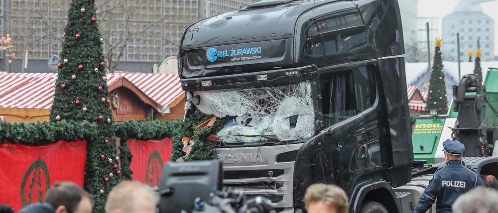 Anschlag auf dem Breitscheidplatz: Der Fall des Berliner Weihnachtsmarkt-Attentäters Amri beschäftigt den Bundestags-Innenausschuss.