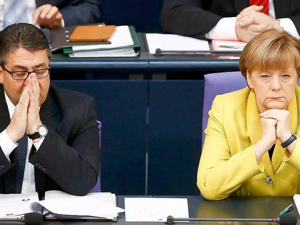 Und immer wieder Griechenland: Bundeskanzlerin Angela Merkel (CDU) und Vize-Kanzler Sigmar Gabriel (SPD) im Bundestag.
