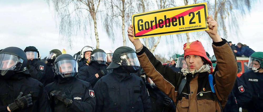 Zehntausende protestierten in Dannenberg gegen den Castortransport nach Gorleben.
