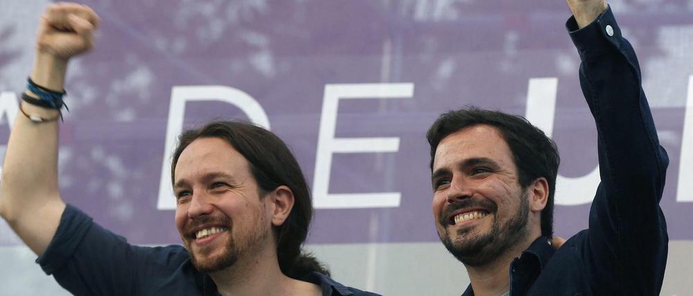 Podemos-Chef Pablo Iglesias (links) und Alberto Garzon von der Partei Vereinte Linke machen am Samstag gemeinsam Wahlkampf in Madrid. 