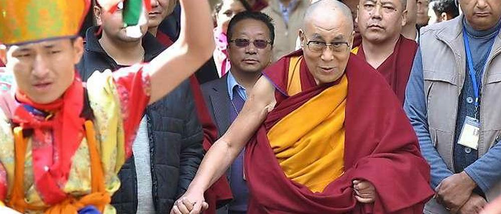 Der Dalai Lama bei einem rituellen Fest in Indien.
