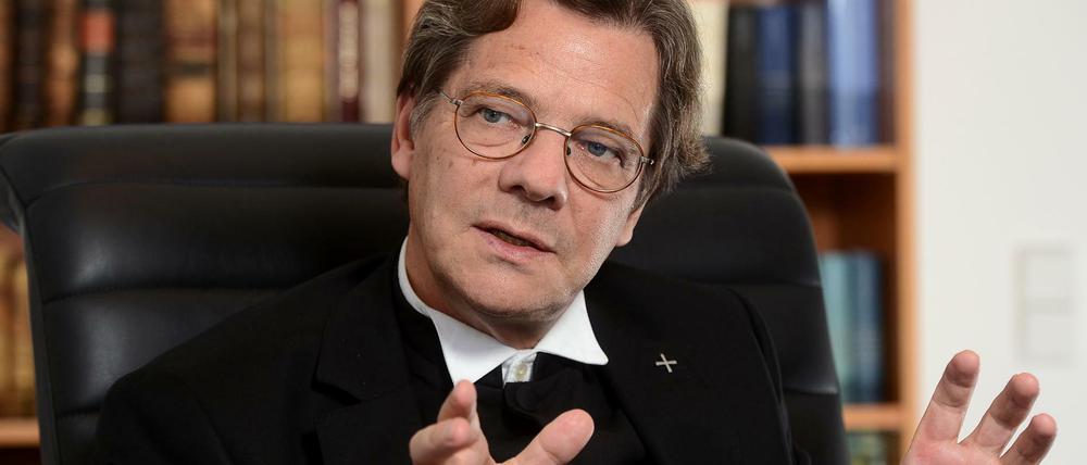 Bischof Dröge in seinem Amtssitz beim Interview. 