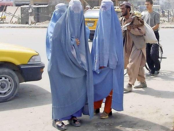 In Afghanistan gehört die Burka zum Straßenbild. Doch nicht alle Frauen dort tragen sie.