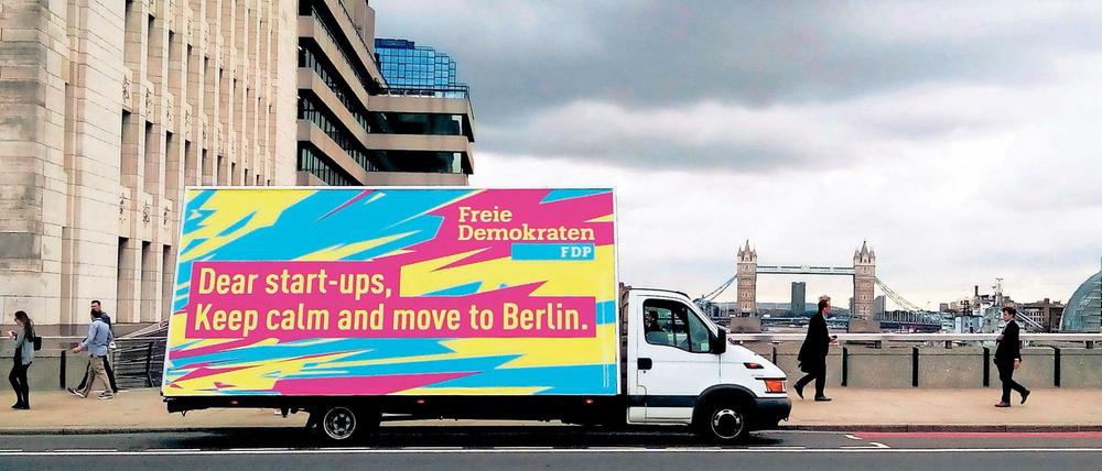 Die FDP als Partei der Liberalität könnte in Populismus-Zeiten gefragt sein, aber wo ist sie? Hier auf Werbetour in London. 