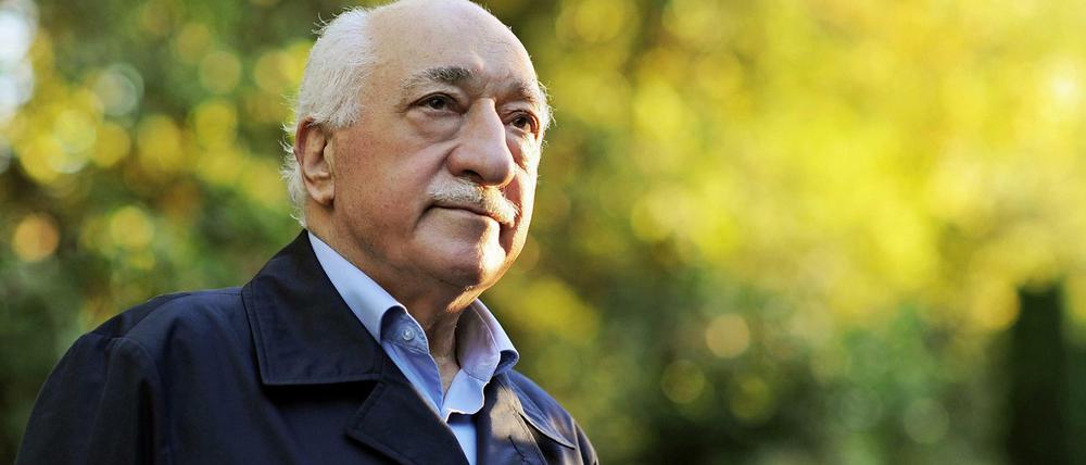 Die Türkei sieht in ihm den Drahtzieher des Putschversuches vor zwei Jahren: Fethullah Gülen. Er lebt heute in den USA.