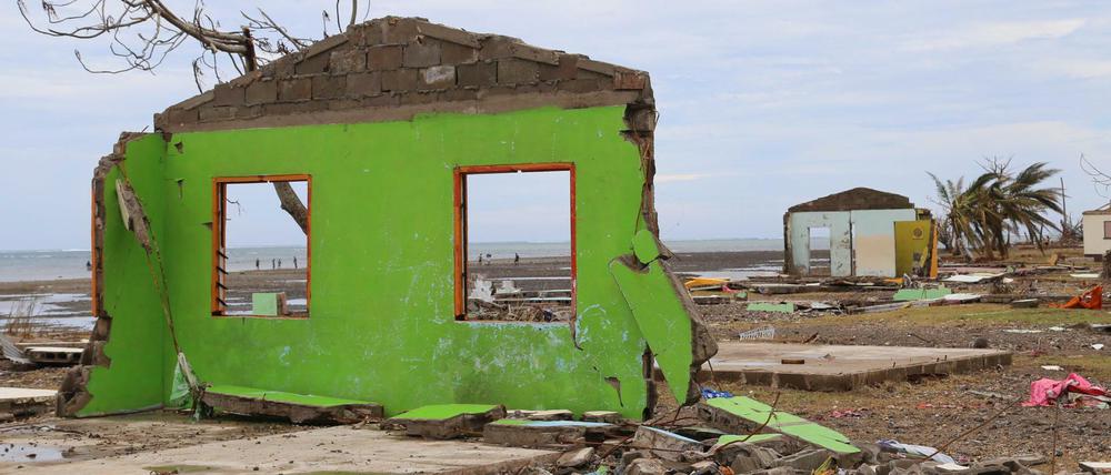 Fidschi hat die Präsidentschaft des Klimagipfels in Bonn (COP 23). Jochen Flasbarth bereitet ihn derzeit dort vor. Das Foto zeigt die Folgen eines Zyklons auf der Inselgruppe im vergangenen Jahr. 