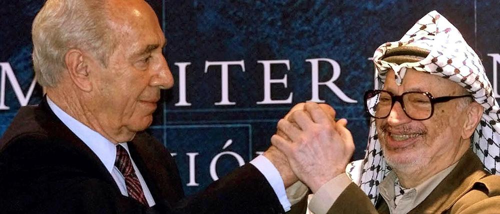 Schimon Peres und Jassir Arafat am 3. November 2001.