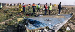 Wrackteile einer wahrscheinlich abgeschossenen Boeing, die vom Flughafen Teheran startete. 
