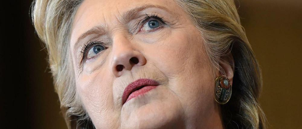 Erste öffentliche Stellungnahme zum Vorwurf der Wahlmanipulation seit gut fünf Wochen: Hillary Clinton. 