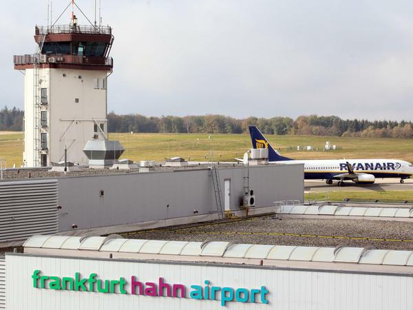 Seit vielen Jahren hat der Flughafen Hahn, der zu 82,5 Prozent dem Land Rheinland-Pfalz gehört, finanzielle Probleme.