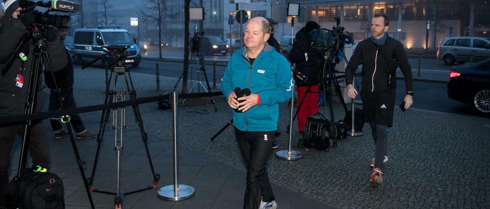 Sportlich: Im Jogginganzug kaum SPD-Parteivize Olaf Scholz am Donnerstag zur Sondierung im Konrad-Adenauer-Haus.