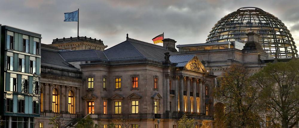 Das Haus der Deutschen Parlamentarischen Gesellschaft, aufgenommen während der Sondierungsverhandlungen zwischen CDU, CSU, FDP und Bündnis90/Die Grünen.