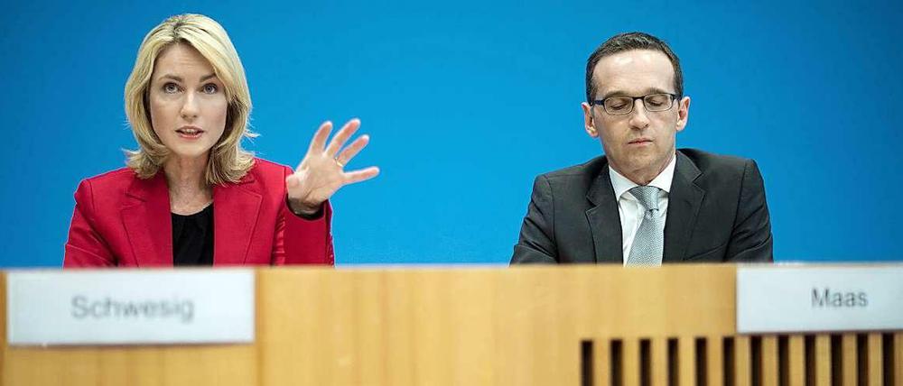 Die Quote kommt: Familienministerin Manuela Schwesig und Justizminister Heiko Maas (beide SPD) stellen Pläne für eine Frauenquote in der Wirtschaft vor. 
